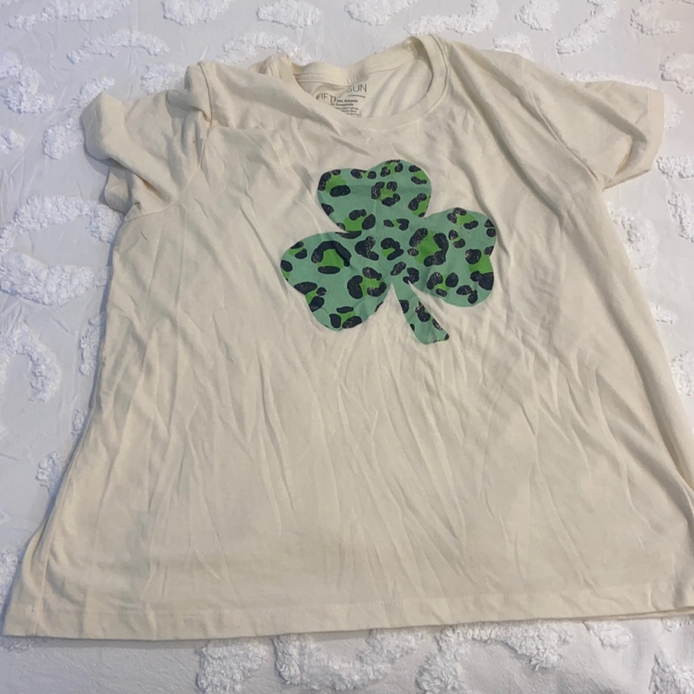 Green clover ☘️ leopard print tee